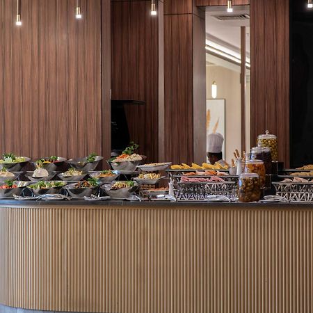 Warwick Al Jubail Hotel Exterior photo